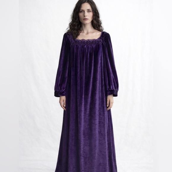 Vtg 1970s Purple Velvet Maxi Dress Lace Empire Whimsigoth USA Gown Robe - Picture 2 of 13